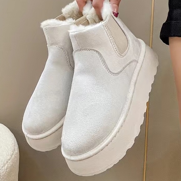 White / Cream Winter Boots - Brand New! - Picture 3 of 4